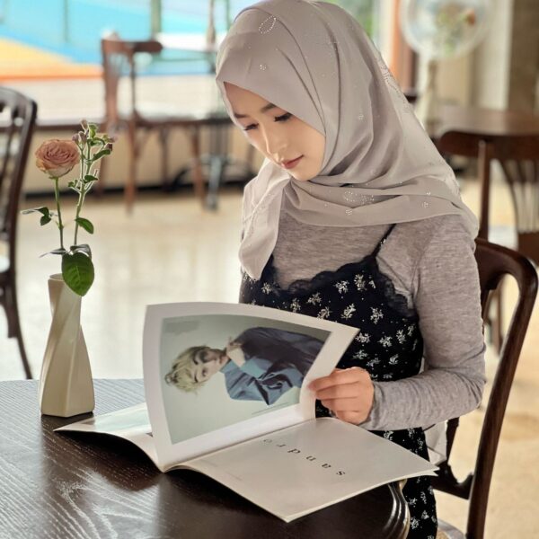 Agate Gray Chiffon Hijab with Rhinestone Bow - Elegant & Devoted Style